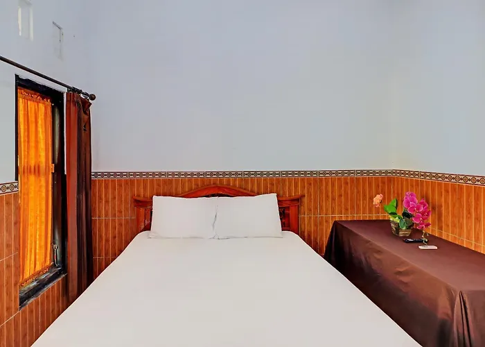 Hotel Oyo 92438 Nugraha Near Monkey Forest 2*