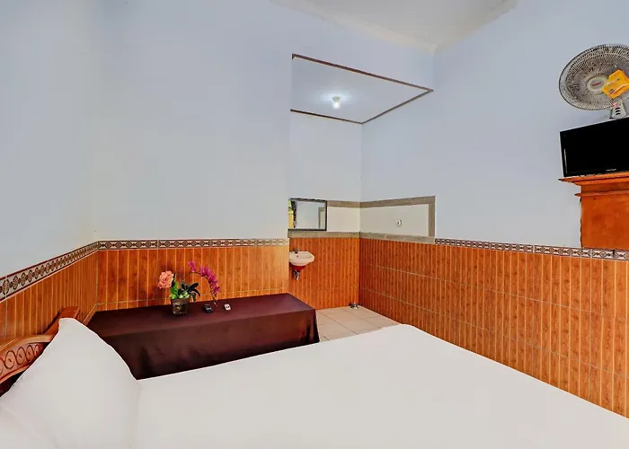 Hotel Oyo 92438 Nugraha Near Monkey Forest