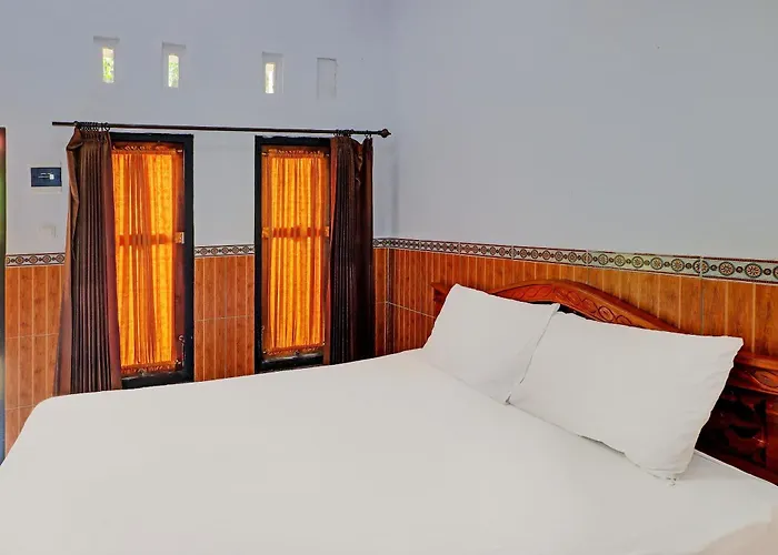 Hotel Oyo 92438 Nugraha Near Monkey Forest 2*
